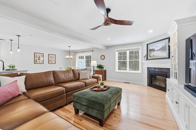 237 Woodview Way, Manchester, NH 03102