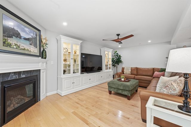 237 Woodview Way, Manchester, NH 03102