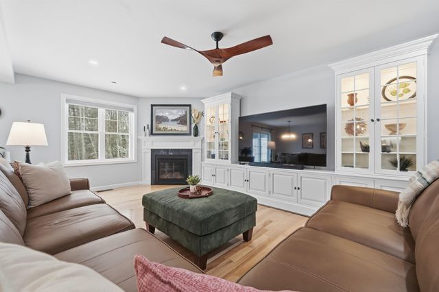 237 Woodview Way, Manchester, NH 03102