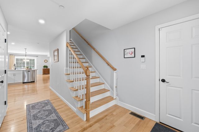 237 Woodview Way, Manchester, NH 03102