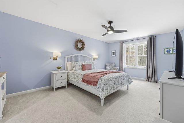 237 Woodview Way, Manchester, NH 03102