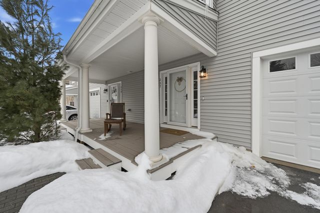 237 Woodview Way, Manchester, NH 03102