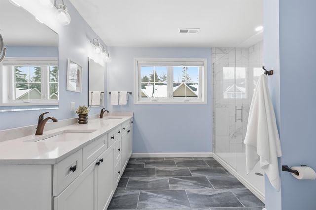 237 Woodview Way, Manchester, NH 03102