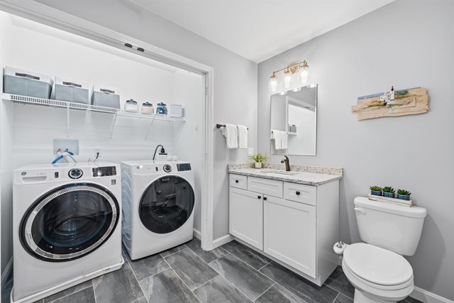 237 Woodview Way, Manchester, NH 03102