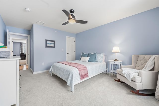 237 Woodview Way, Manchester, NH 03102