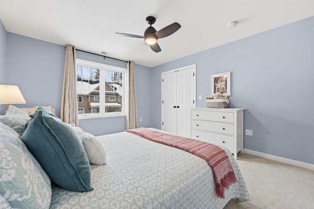 237 Woodview Way, Manchester, NH 03102