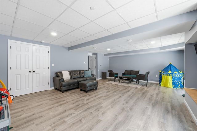 237 Woodview Way, Manchester, NH 03102