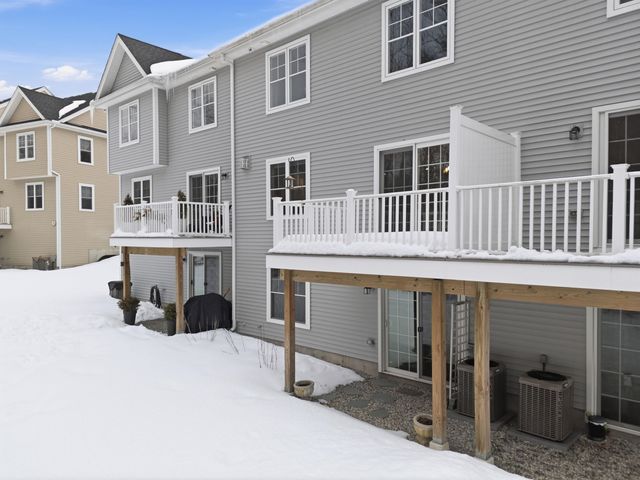 237 Woodview Way, Manchester, NH 03102