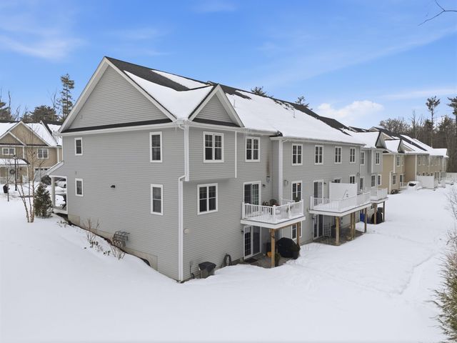 237 Woodview Way, Manchester, NH 03102