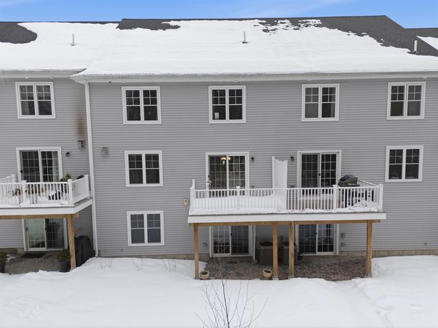 237 Woodview Way, Manchester, NH 03102