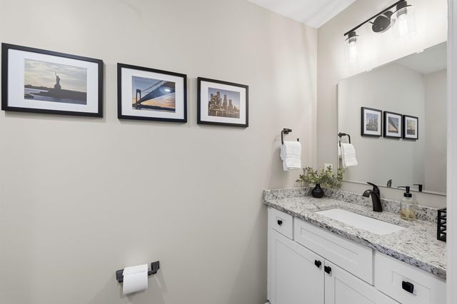 237 Woodview Way, Manchester, NH 03102