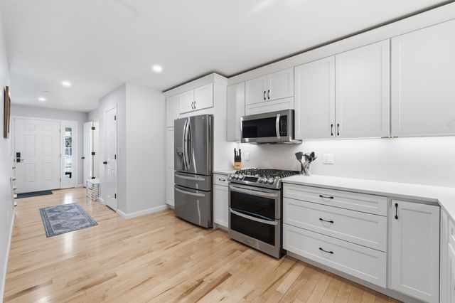 237 Woodview Way, Manchester, NH 03102