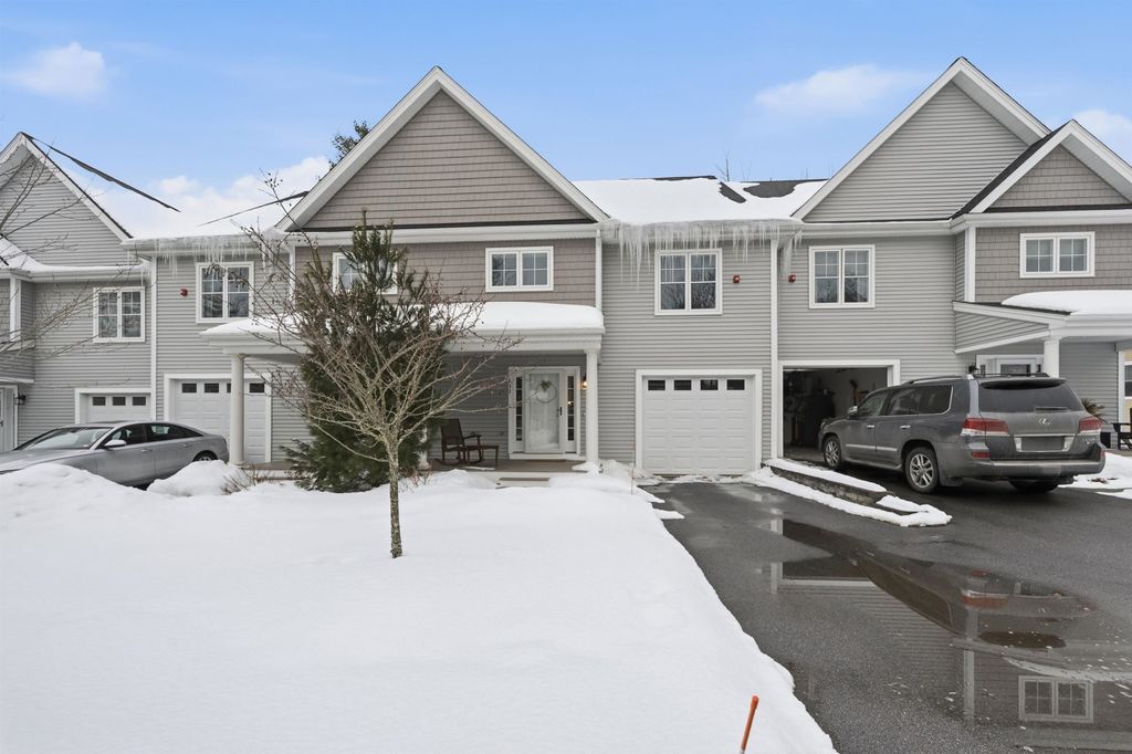 237 Woodview Way, Manchester, NH 03102