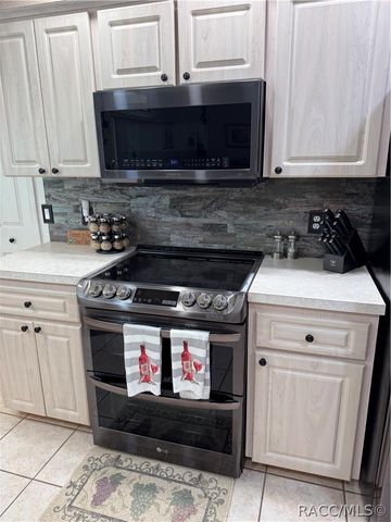 4710 W Mustang Boulevard, Beverly Hills, FL 34465