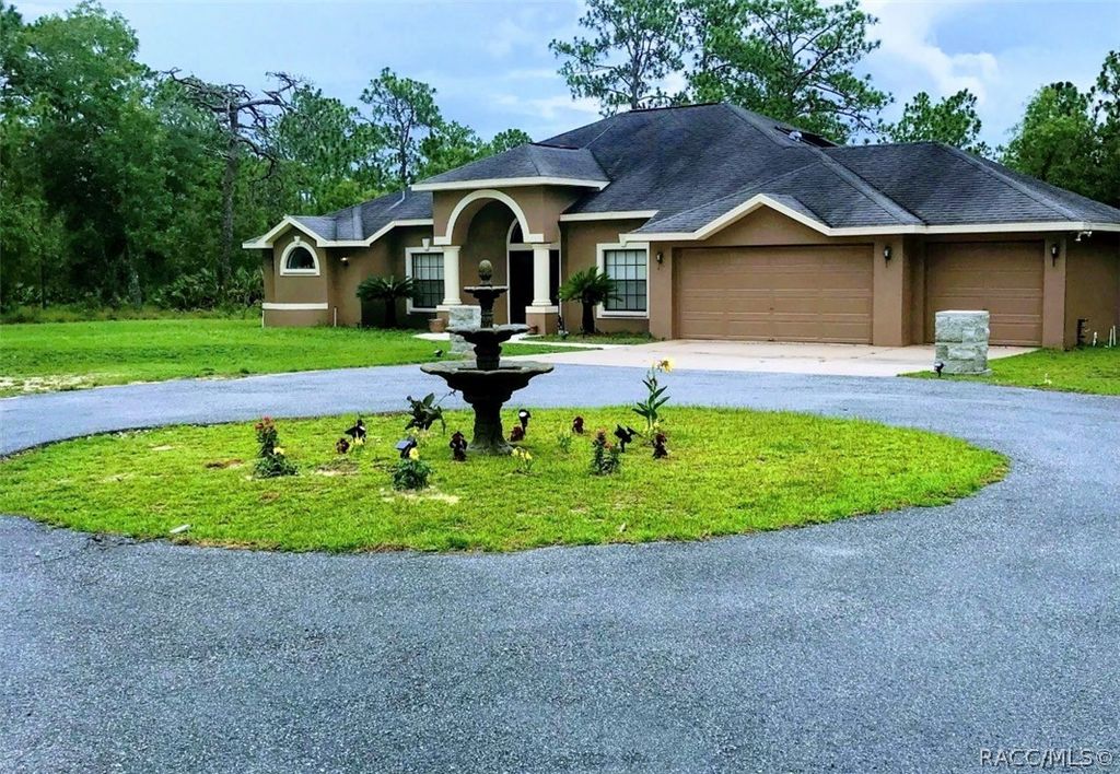 4710 W Mustang Boulevard, Beverly Hills, FL 34465