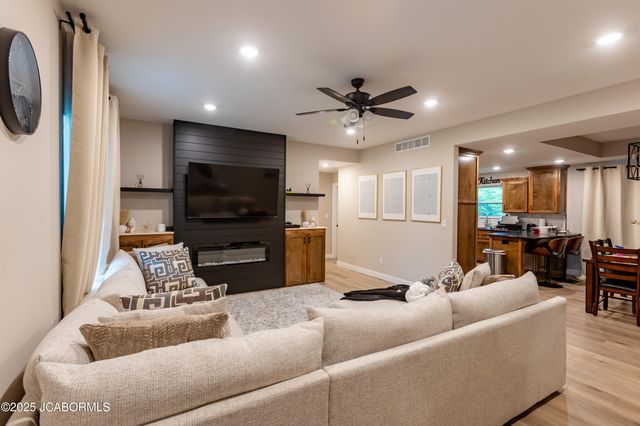 1512 CHESTNUT STREET, Jefferson City, MO 65101