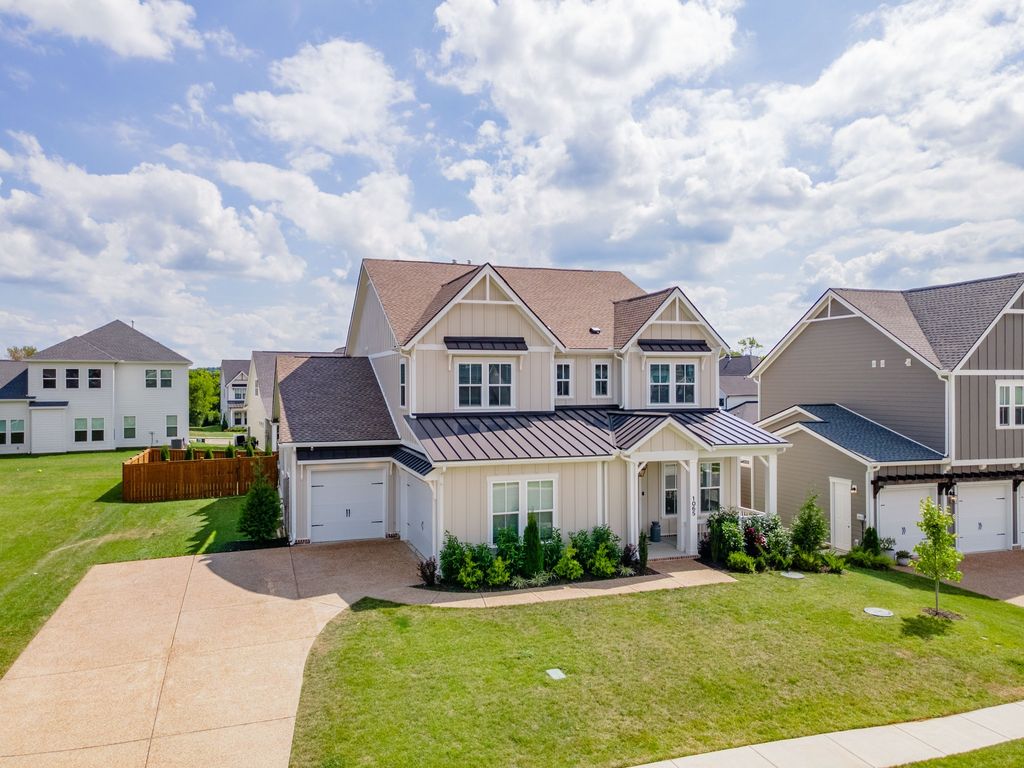 1065 Pine Creek Dr, Arrington, TN 37014