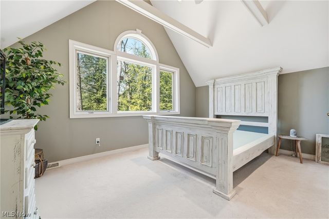5700 Clingan Road, Struthers, OH 44471