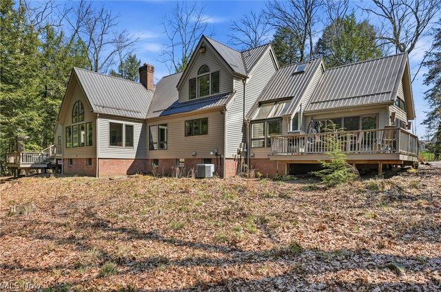 5700 Clingan Road, Struthers, OH 44471