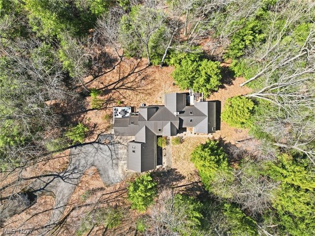 5700 Clingan Road, Struthers, OH 44471