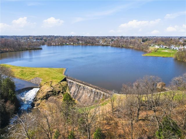 5700 Clingan Road, Struthers, OH 44471