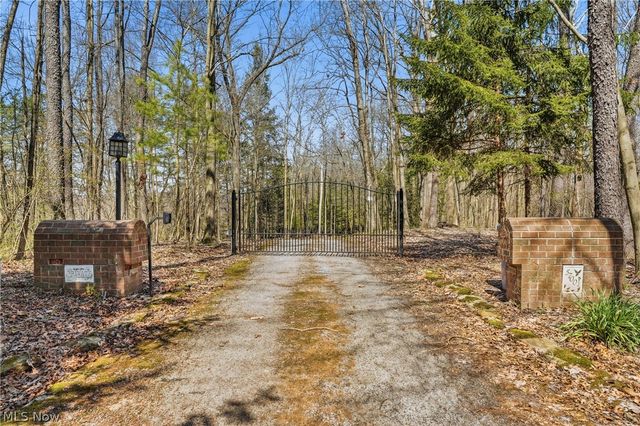 5700 Clingan Road, Struthers, OH 44471