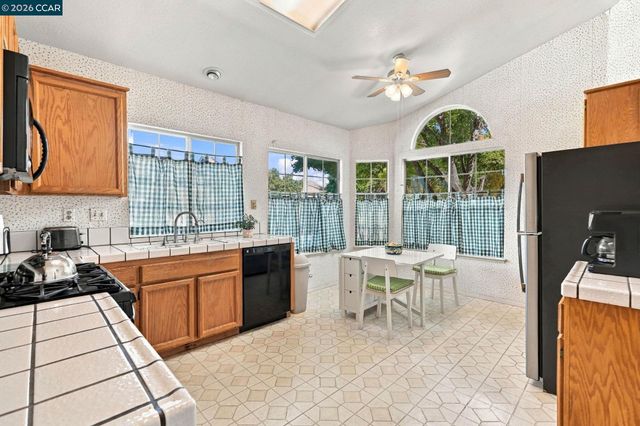 330 Aguilar Pl, Pittsburg, CA 94565