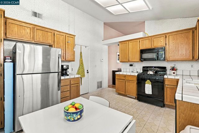 330 Aguilar Pl, Pittsburg, CA 94565