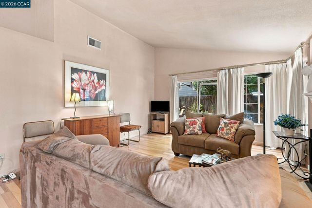 330 Aguilar Pl, Pittsburg, CA 94565
