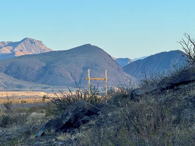 10 Kangaroo Mouse Rd, Terlingua, TX 79852