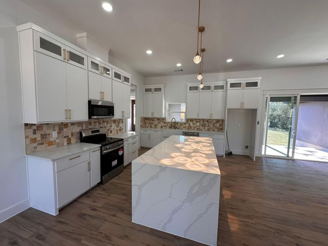 113 Kahuku CT, Bastrop, TX 78602