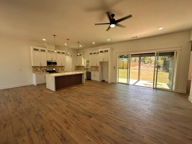 113 Kahuku CT, Bastrop, TX 78602