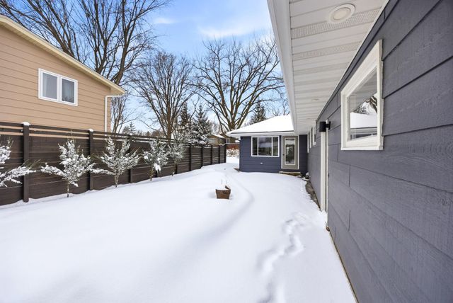 756 Maple Street NE, Hutchinson, MN 55350