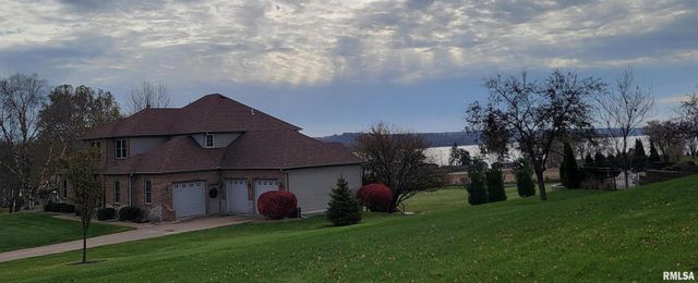 28055 238TH Street, Le Claire, IA 52753