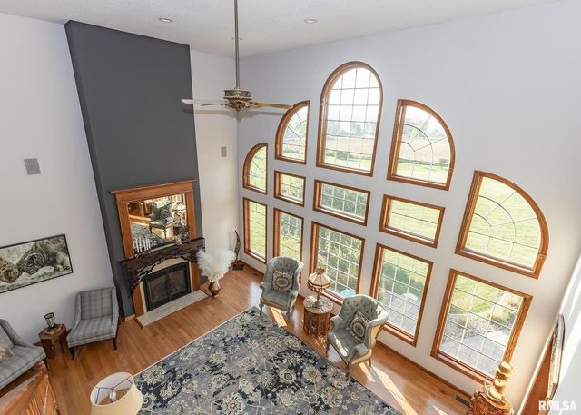 28055 238TH Street, Le Claire, IA 52753