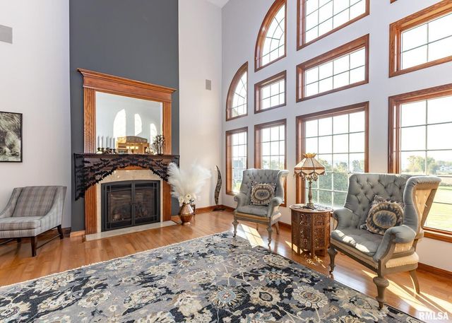 28055 238TH Street, Le Claire, IA 52753