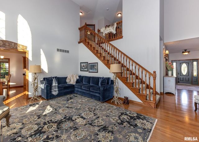 28055 238TH Street, Le Claire, IA 52753