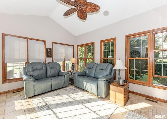 28055 238TH Street, Le Claire, IA 52753