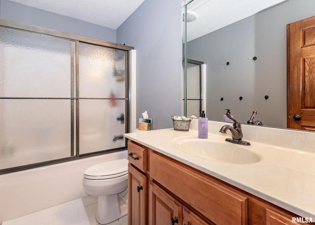 28055 238TH Street, Le Claire, IA 52753