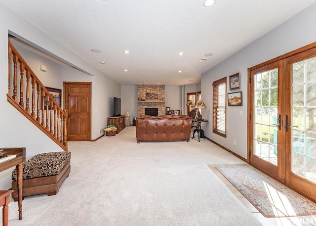 28055 238TH Street, Le Claire, IA 52753