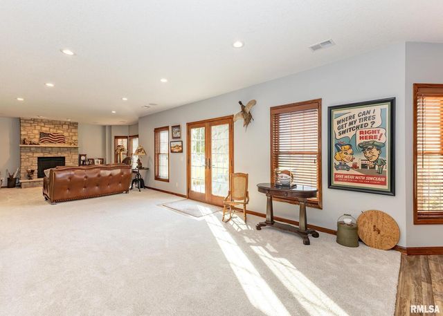 28055 238TH Street, Le Claire, IA 52753