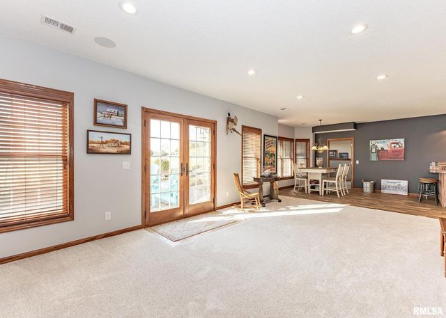 28055 238TH Street, Le Claire, IA 52753