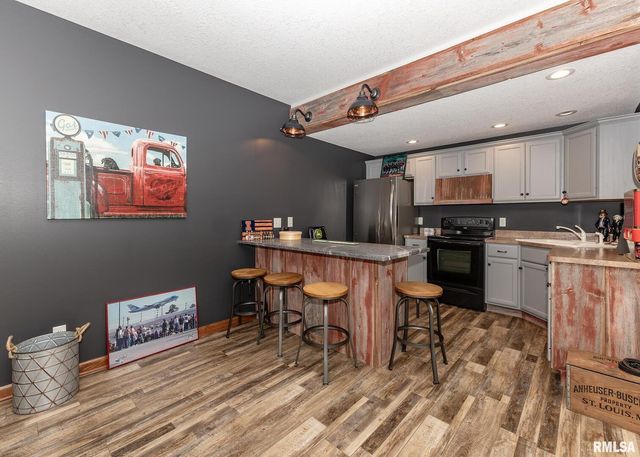 28055 238TH Street, Le Claire, IA 52753