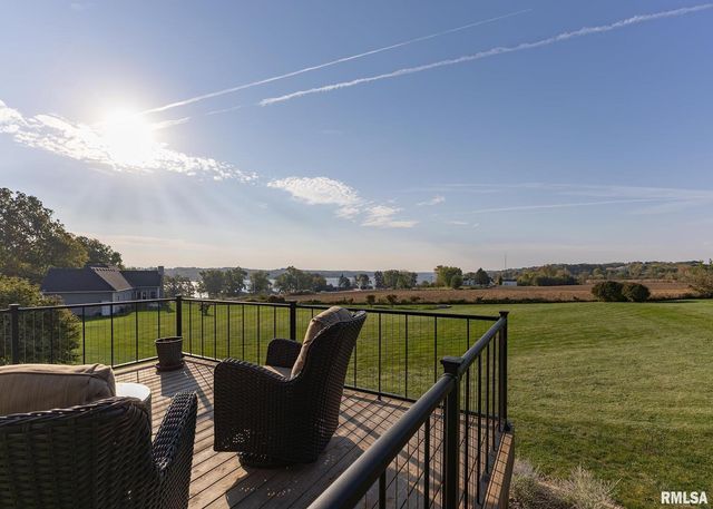 28055 238TH Street, Le Claire, IA 52753