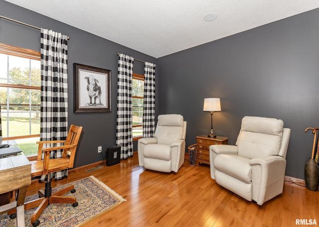 28055 238TH Street, Le Claire, IA 52753