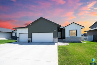 4000 S Catcher Ct, Sioux Falls, SD 57110