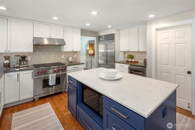 4810 117th Place NE, Kirkland, WA 98033