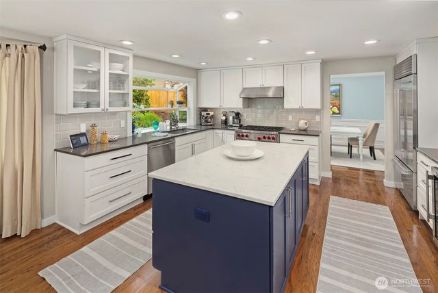 4810 117th Place NE, Kirkland, WA 98033