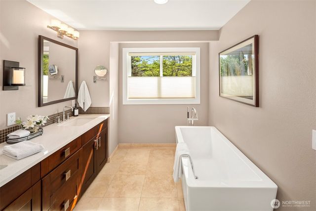 4810 117th Place NE, Kirkland, WA 98033