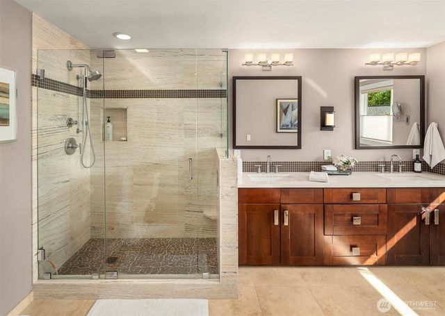 4810 117th Place NE, Kirkland, WA 98033